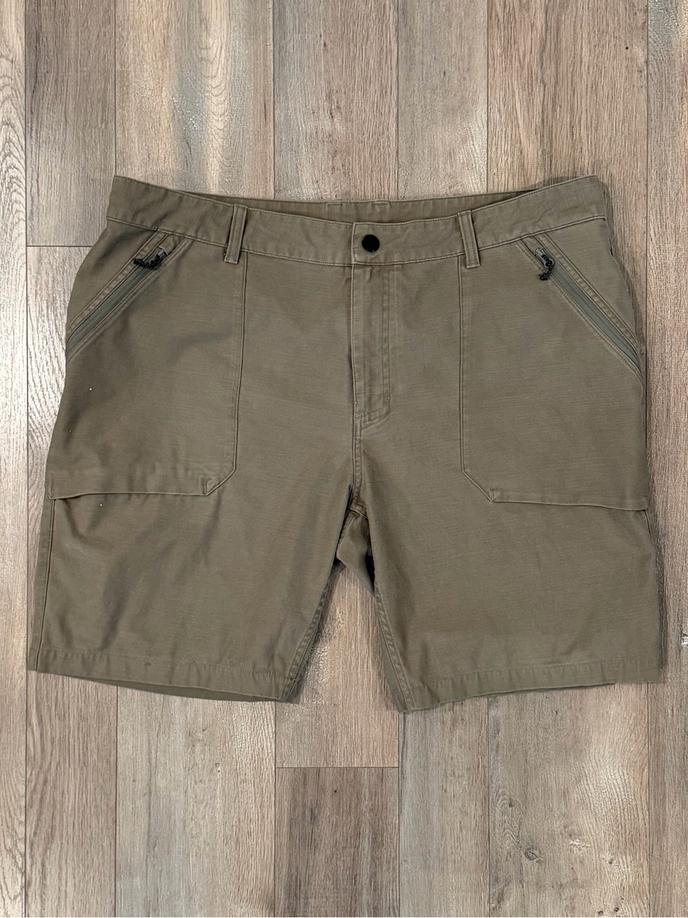 Mountain Hardwear Olive Hybrid Utility Shorts